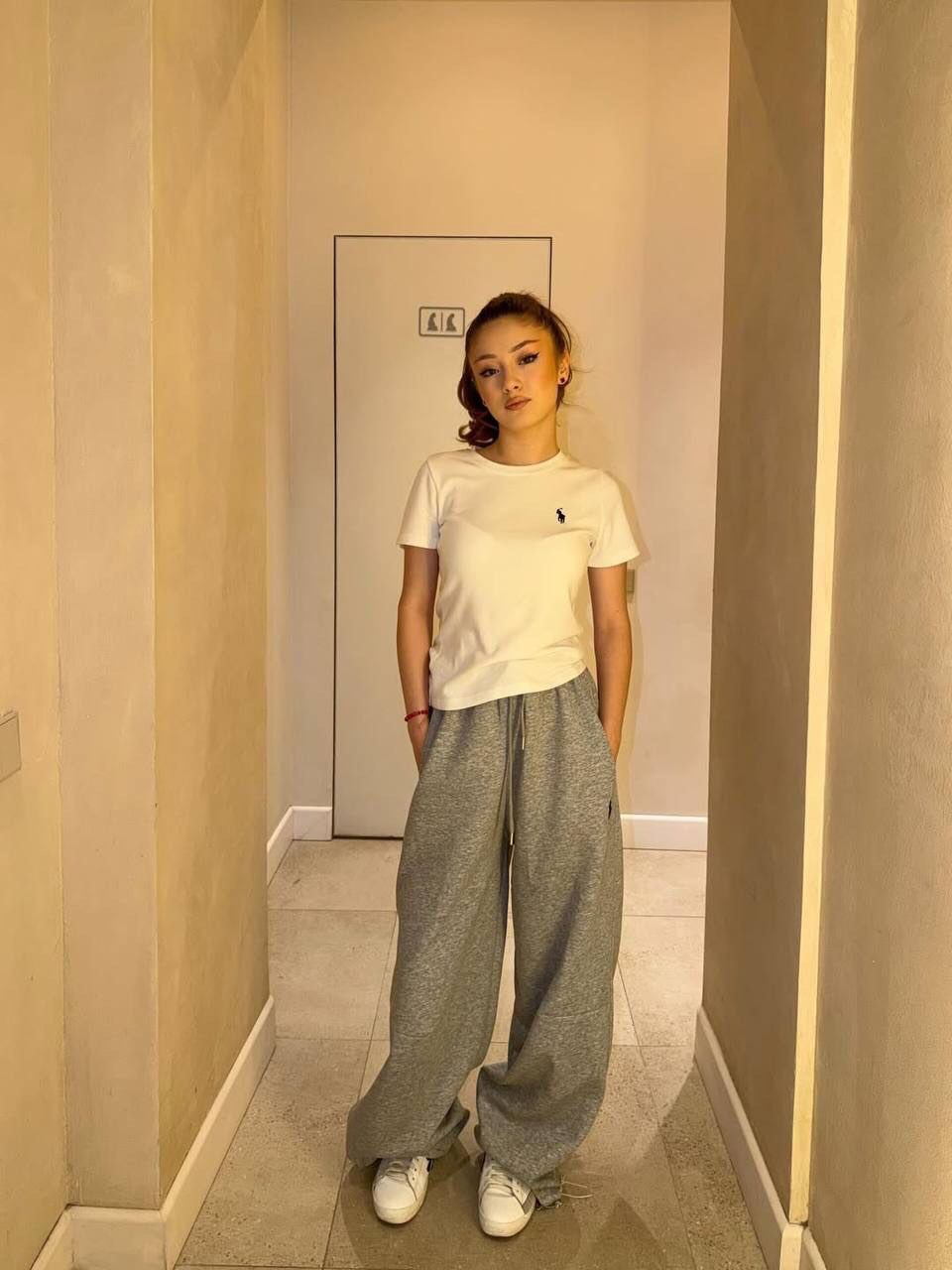2'li Set Gri Eşofman Beyaz Tişört Set - Görsel 2
